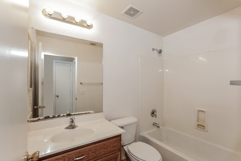 2,305/Mo, 7734 S 47th Ln Laveen, AZ 85339 Bathroom View