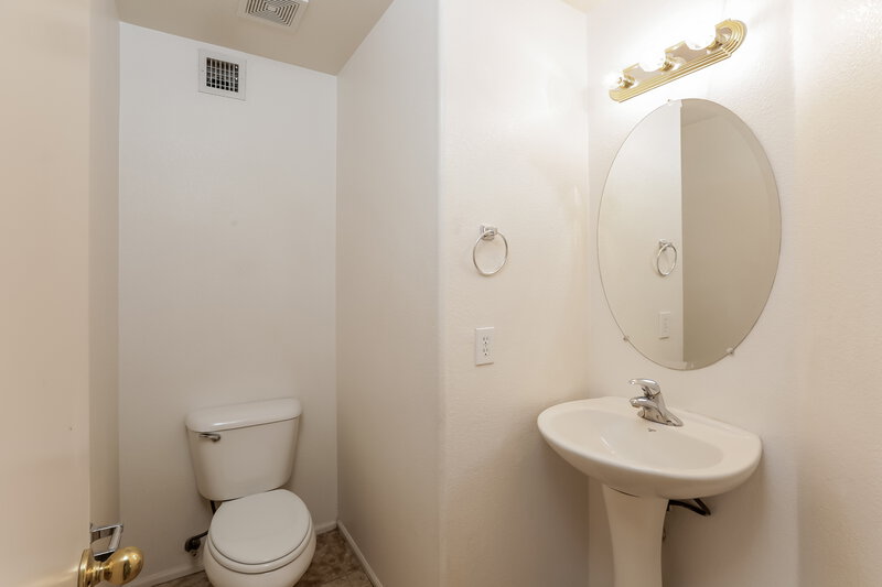 2,305/Mo, 7734 S 47th Ln Laveen, AZ 85339 Bathroom View 2