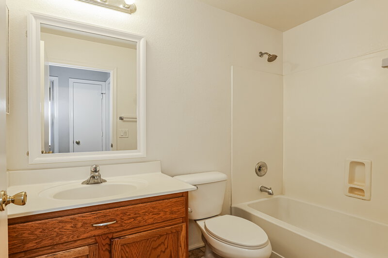 2,285/Mo, 7734 S 47th Ln Laveen, AZ 85339 Bathroom View