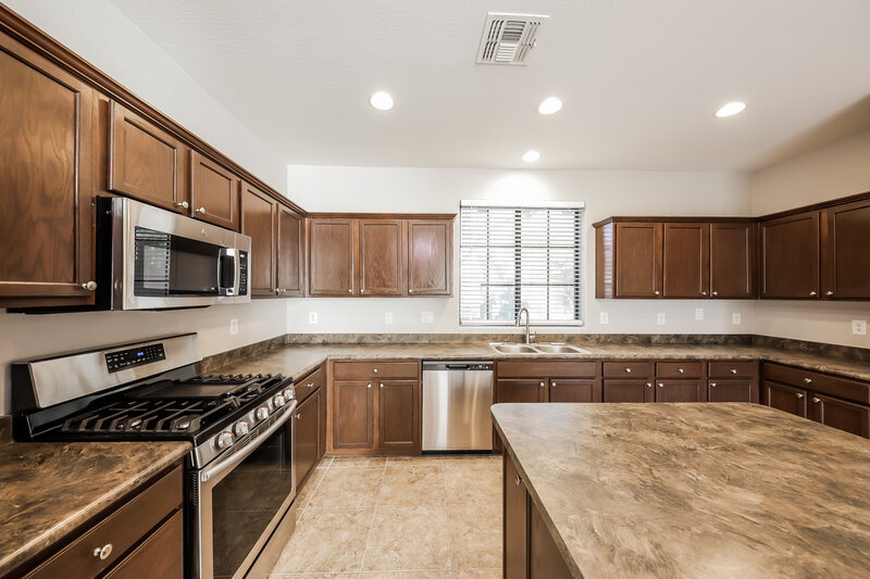 2,590/Mo, 2362 W Sleepy Ranch Rd Phoenix, AZ 85085 Kitchen View 2