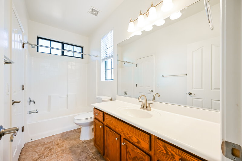 2,270/Mo, 2362 W Sleepy Ranch Rd Phoenix, AZ 85085 Bathroom View