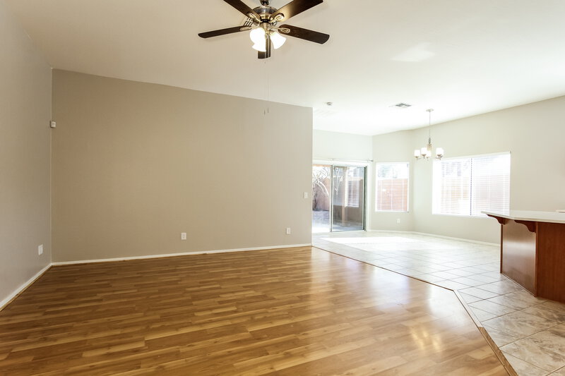 2,095/Mo, 2125 E Danbury Rd Phoenix, AZ 85022 Living Room View