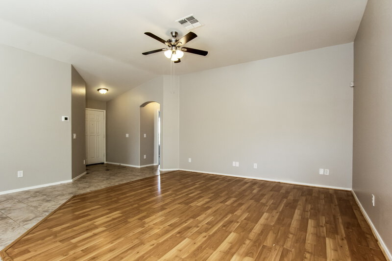 2,095/Mo, 2125 E Danbury Rd Phoenix, AZ 85022 Living Room View 3