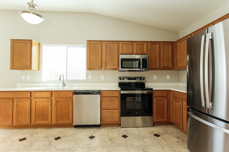 2,095/Mo, 2125 E Danbury Rd Phoenix, AZ 85022 Kitchen View