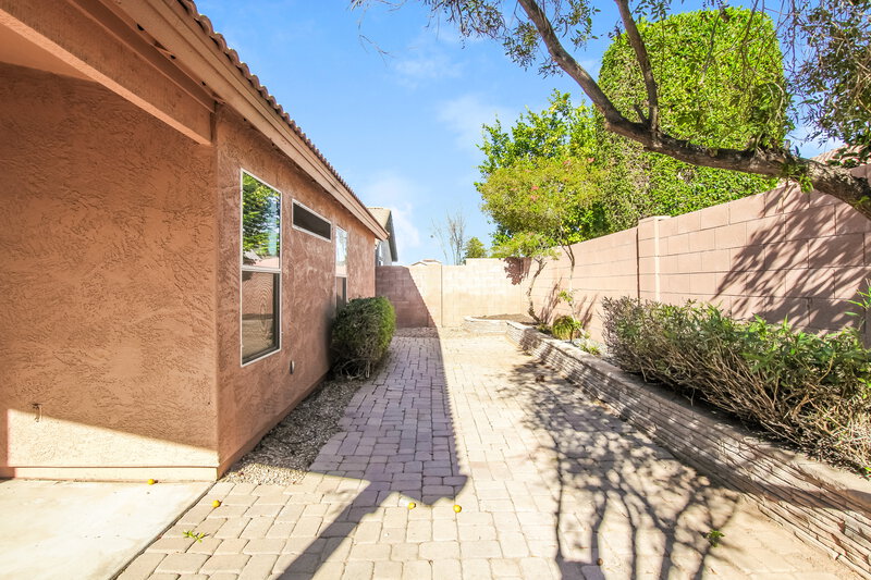2,095/Mo, 2125 E Danbury Rd Phoenix, AZ 85022 Rear View