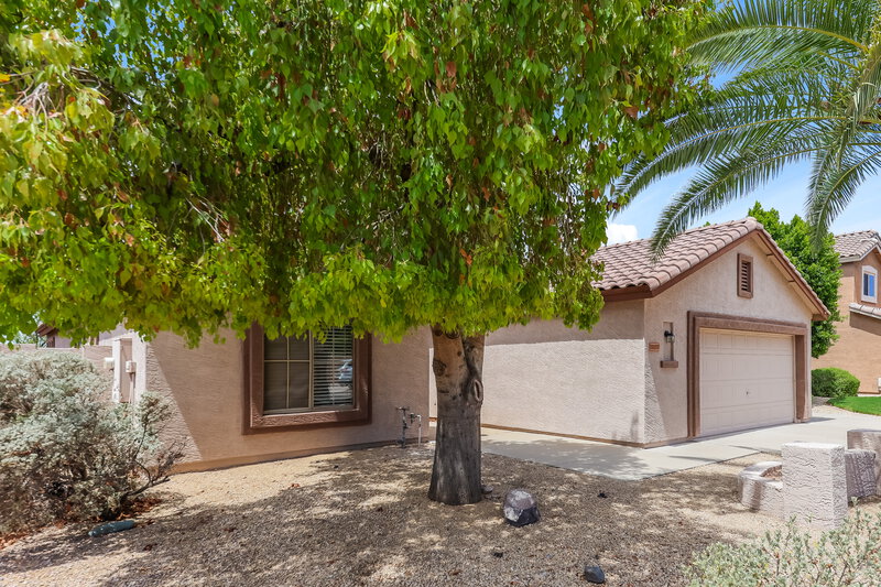 2,530/Mo, 20810 N 74th Ln Glendale, AZ 85308 Front View