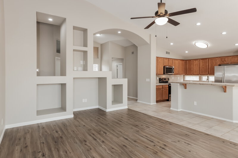 2,595/Mo, 20810 N 74th Ln Glendale, AZ 85308 Living Room View