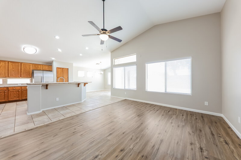 2,530/Mo, 20810 N 74th Ln Glendale, AZ 85308 Living Room View