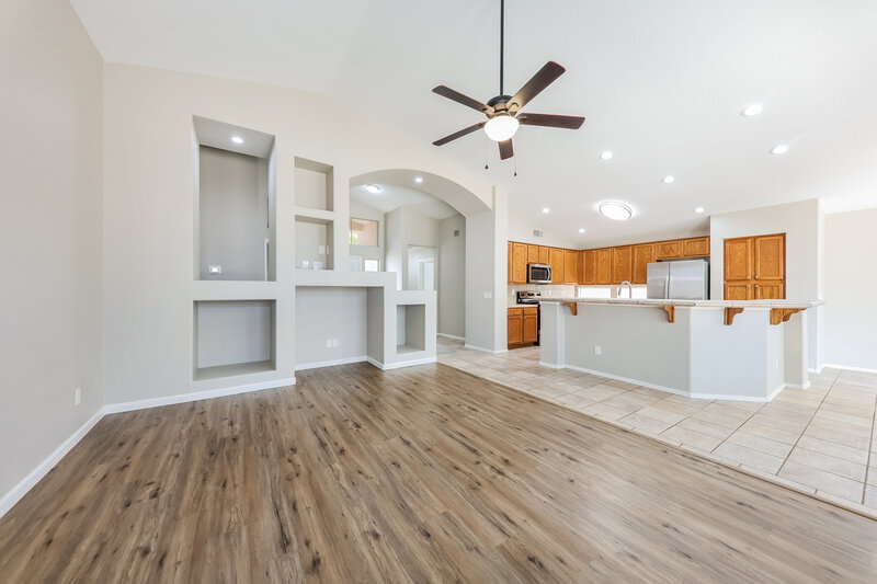2,530/Mo, 20810 N 74th Ln Glendale, AZ 85308 Living Room View 2