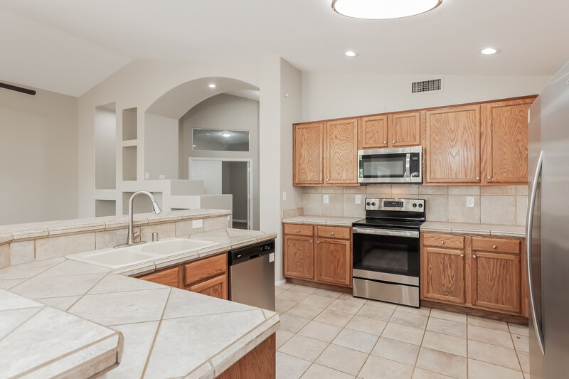 2,595/Mo, 20810 N 74th Ln Glendale, AZ 85308 Kitchen View 2