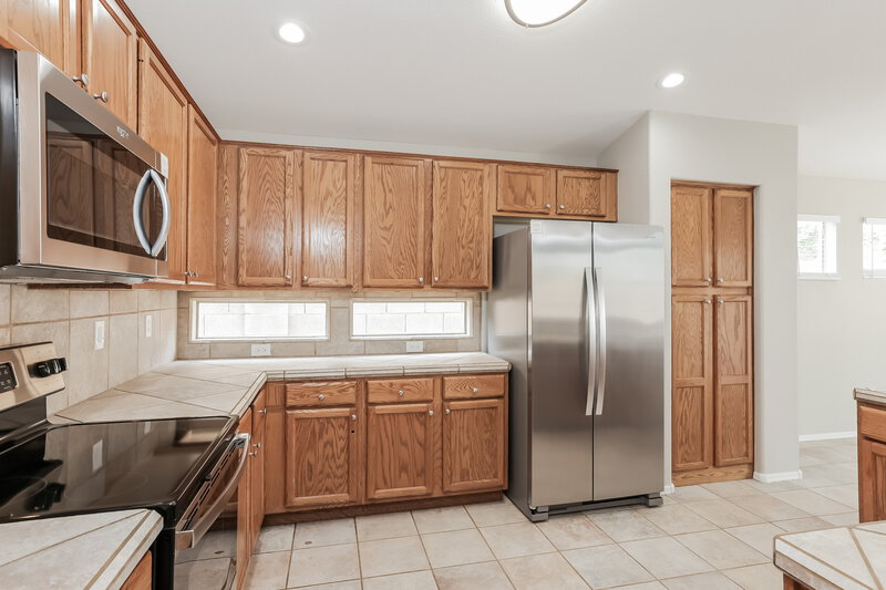 2,595/Mo, 20810 N 74th Ln Glendale, AZ 85308 Kitchen View 3