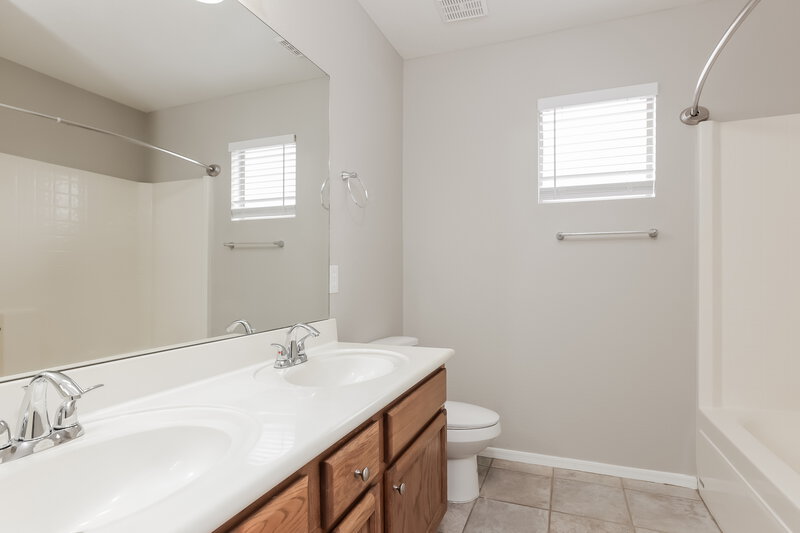 2,595/Mo, 20810 N 74th Ln Glendale, AZ 85308 Bathroom View