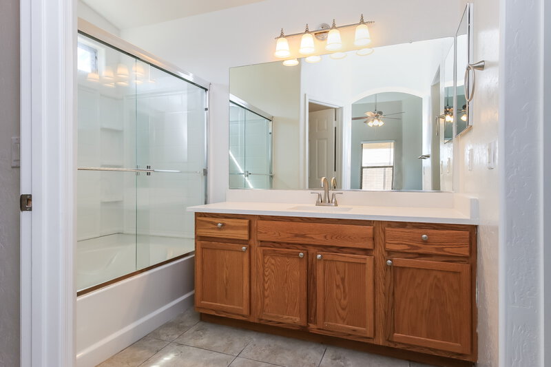 2,345/Mo, 383 W Welsh Black Cir San Tan Valley, AZ 85143 Main Bathroom View