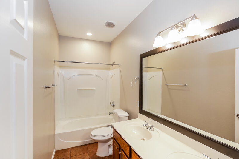 2,115/Mo, 7210 W St Charles Ave Laveen, AZ 85339 Bathroom View