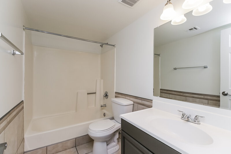 2,485/Mo, 2104 E Boston St Chandler, AZ 85225 Bathroom View