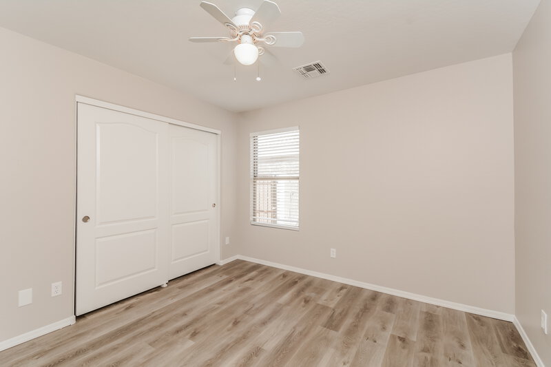 1,760/Mo, 14816 N El Frio St El Mirage, AZ 85335 Main Bedroom View