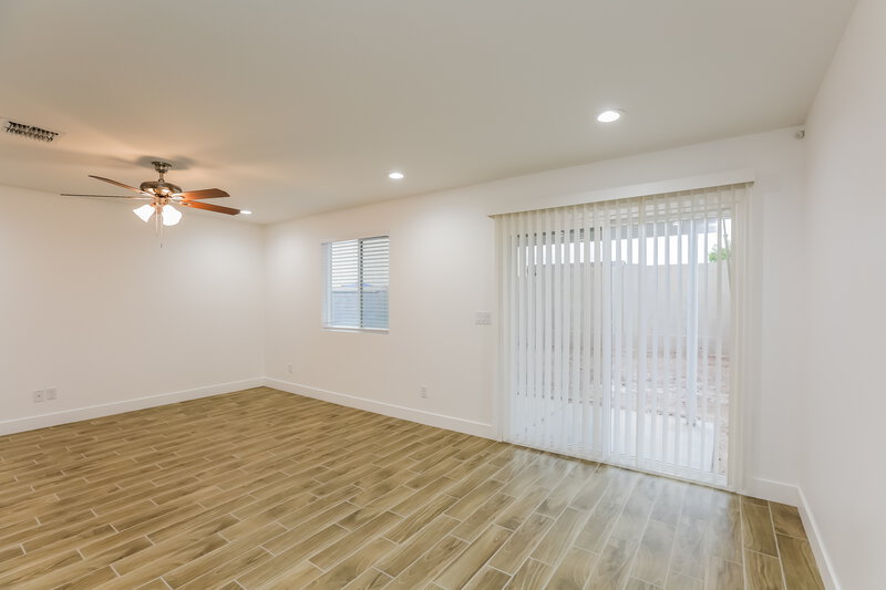 2,820/Mo, 5919 S 12th Ln Phoenix, AZ 85041 Living Room View