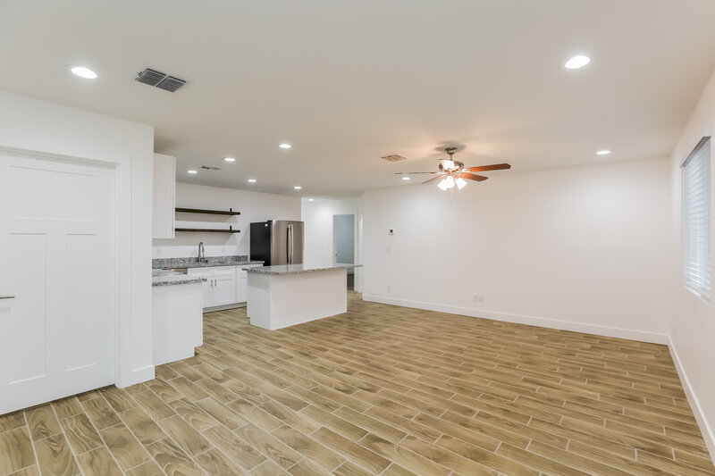 2,820/Mo, 5919 S 12th Ln Phoenix, AZ 85041 Dining Room View 2