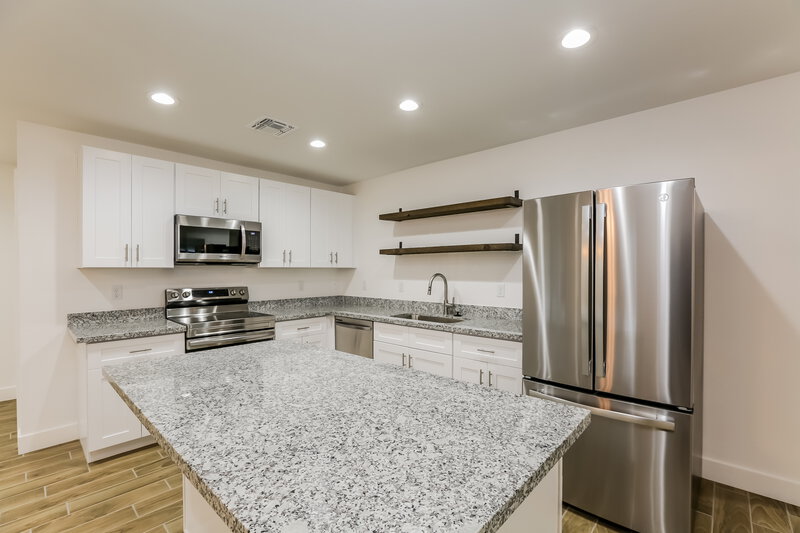 2,820/Mo, 5919 S 12th Ln Phoenix, AZ 85041 Kitchen View 2