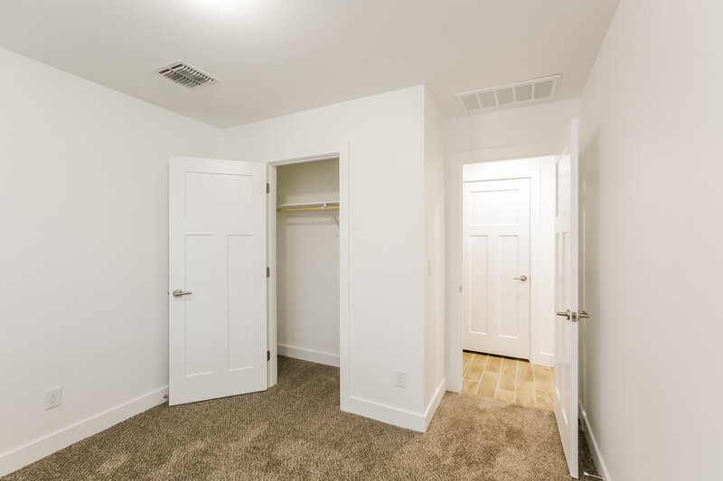 2,820/Mo, 5919 S 12th Ln Phoenix, AZ 85041 Bedroom View 3