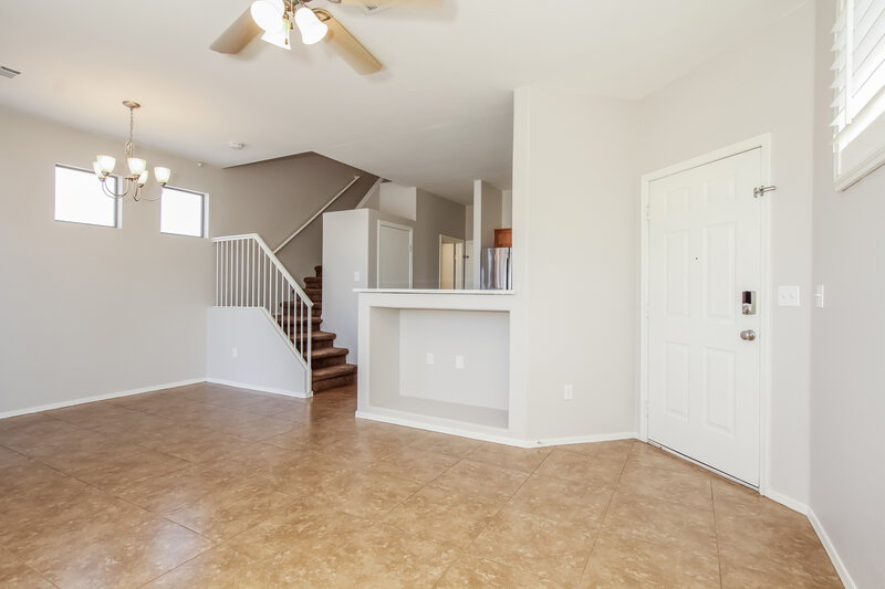 2,170/Mo, 1376 S Boulder St Unit B Gilbert, AZ 85296 Living Room View 2