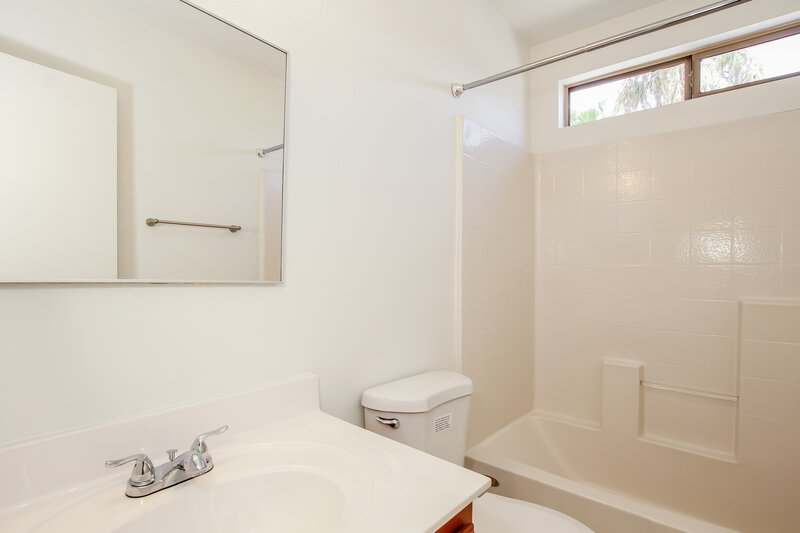 2,170/Mo, 1376 S Boulder St Unit B Gilbert, AZ 85296 Bathroom View