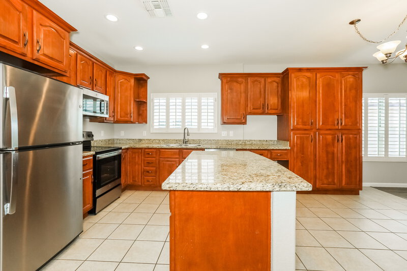 2,090/Mo, 2837 W San Carlos Ln San Tan Valley, AZ 85142 Kitchen View