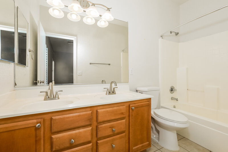 2,090/Mo, 2837 W San Carlos Ln San Tan Valley, AZ 85142 Main Bathroom View