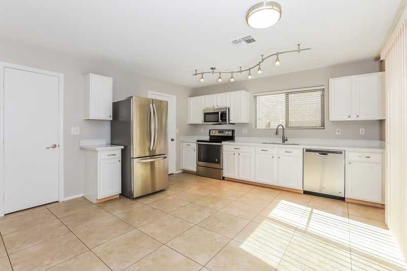 2,570/Mo, 6061 S Wilson Dr Chandler, AZ 85249 Kitchen View