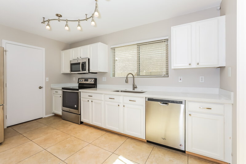 2,570/Mo, 6061 S Wilson Dr Chandler, AZ 85249 Kitchen View 2