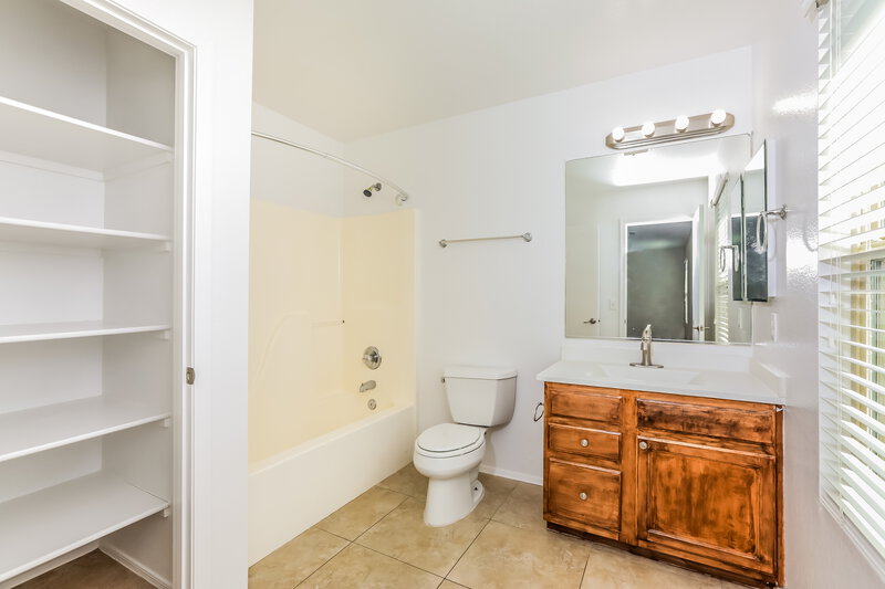 2,570/Mo, 6061 S Wilson Dr Chandler, AZ 85249 Main Bathroom View
