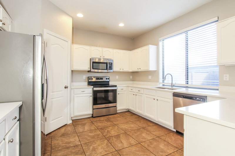 2,620/Mo, 5305 W Novak Way Laveen, AZ 85339 Kitchen View