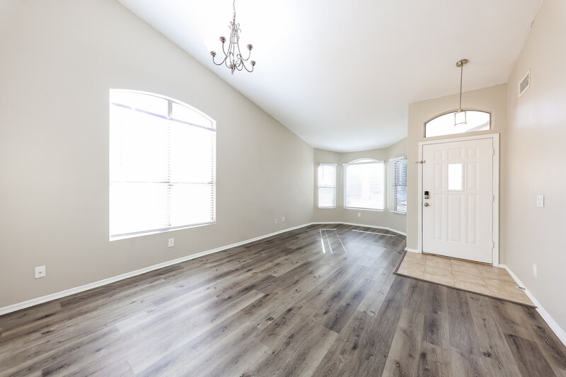 2,580/Mo, 548 E Cathy Dr Gilbert, AZ 85296 Living Room View 2