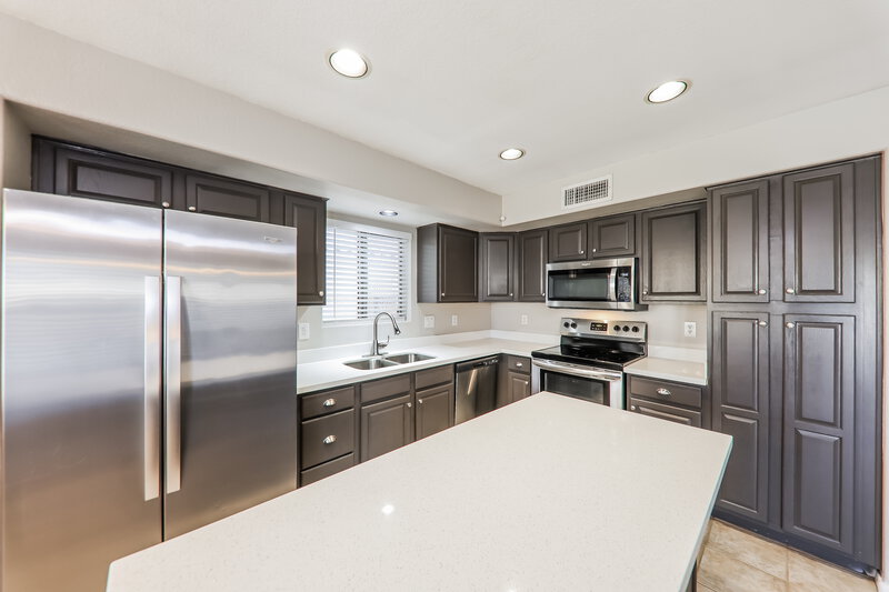 2,580/Mo, 548 E Cathy Dr Gilbert, AZ 85296 Kitchen View