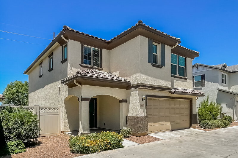 2,660/Mo, 825 S Swallow Ln Gilbert, AZ 85296 Front View