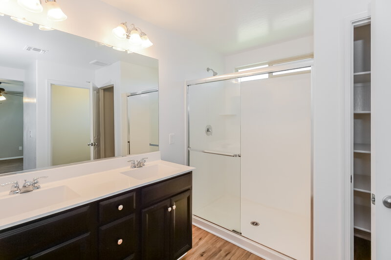 2,660/Mo, 825 S Swallow Ln Gilbert, AZ 85296 Main Bathroom View