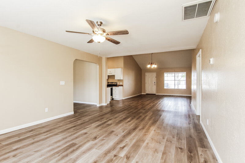 2,015/Mo, 19643 N 12th Pl Phoenix, AZ 85024 Living Room View 2