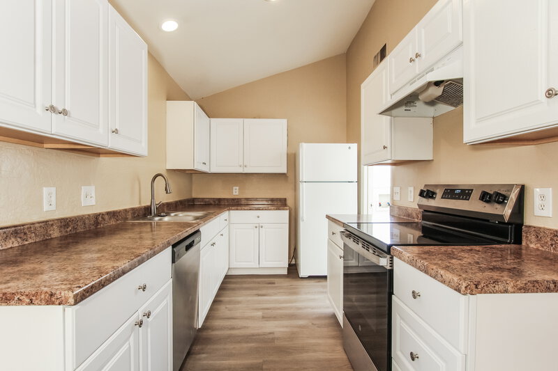 2,015/Mo, 19643 N 12th Pl Phoenix, AZ 85024 Kitchen View