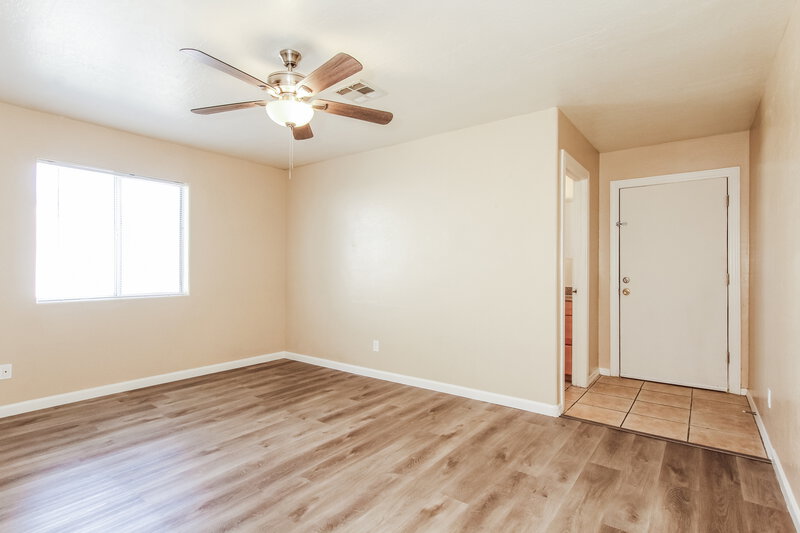 2,015/Mo, 19643 N 12th Pl Phoenix, AZ 85024 Main Bedroom View