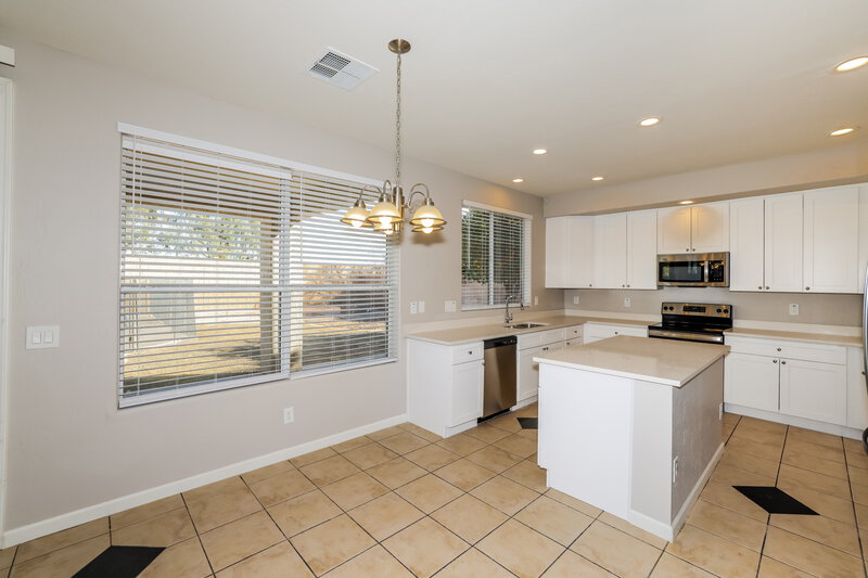 2,740/Mo, 12839 N 57th Ave Glendale, AZ 85304 Dining Room View 2