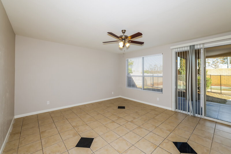 2,740/Mo, 12839 N 57th Ave Glendale, AZ 85304 Dining Room View 3