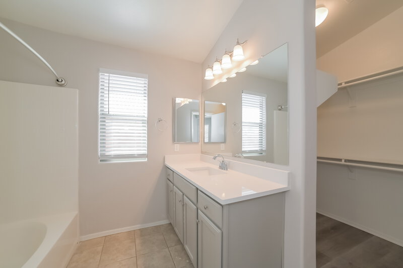 2,050/Mo, 4351 W Darrel Rd Laveen, AZ 85339 Main Bathroom View