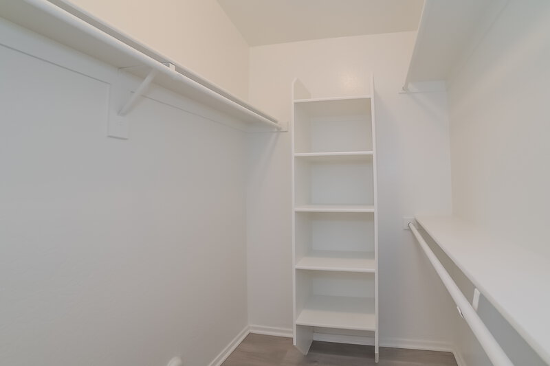 2,050/Mo, 4351 W Darrel Rd Laveen, AZ 85339 Walk In Closet View