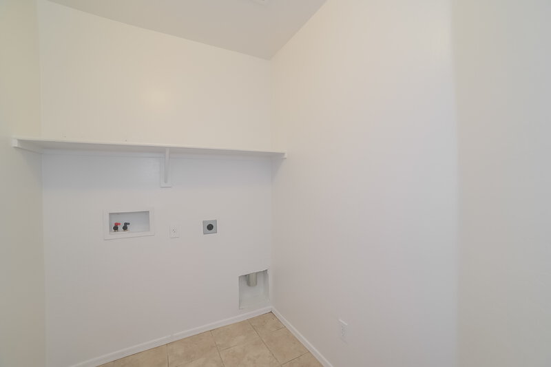 2,050/Mo, 4351 W Darrel Rd Laveen, AZ 85339 Laundry Room View