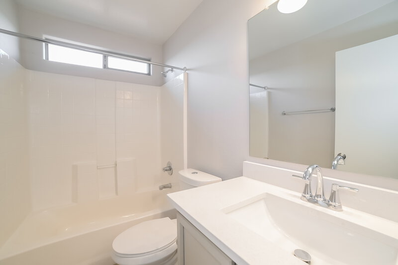 2,050/Mo, 4351 W Darrel Rd Laveen, AZ 85339 Bathroom View