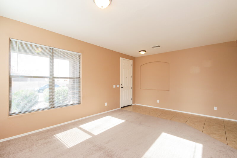 2,640/Mo, 6303 S 43rd Dr Laveen, AZ 85339 Living Room View 2