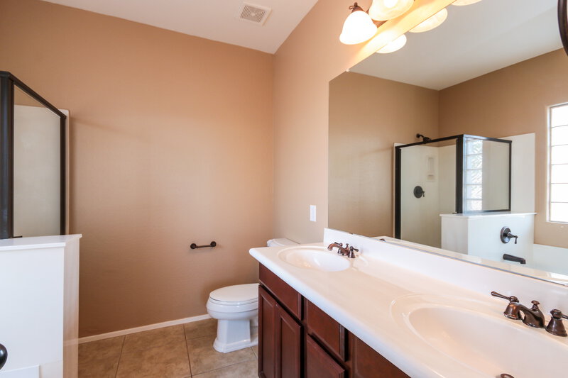 2,640/Mo, 6303 S 43rd Dr Laveen, AZ 85339 Master Bathroom View
