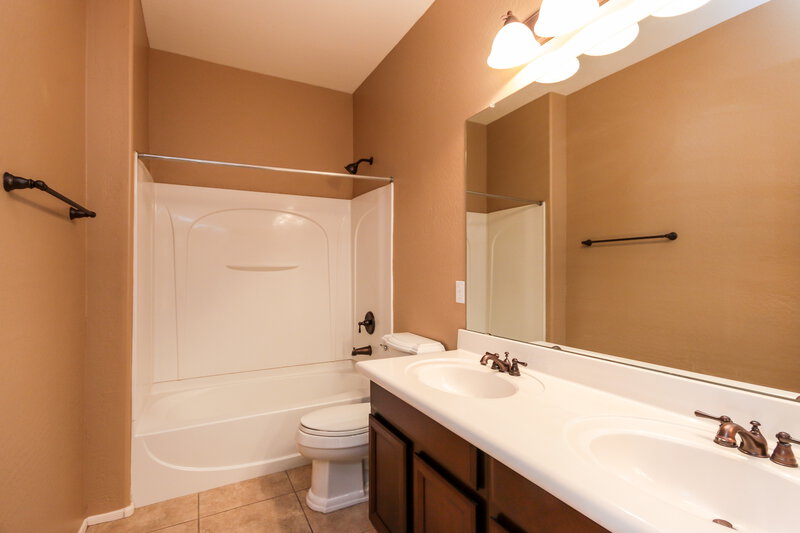 2,640/Mo, 6303 S 43rd Dr Laveen, AZ 85339 Bathroom View