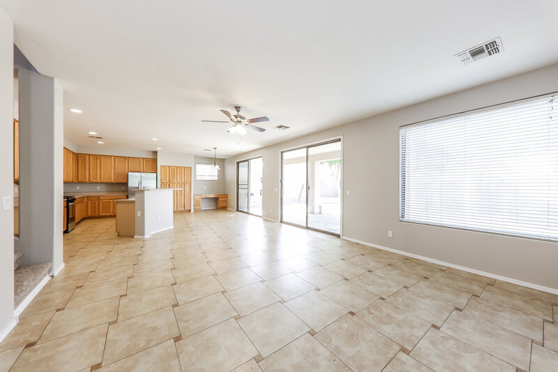 3,040/Mo, 6877 W Briles Rd Peoria, AZ 85383 Family Room View 2