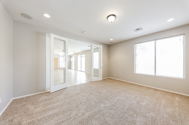 3,040/Mo, 6877 W Briles Rd Peoria, AZ 85383 Sitting Room View